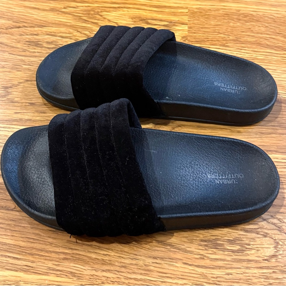 Urban Outfitters Black Velvet Slide Sandals Size 7